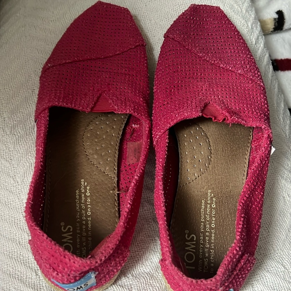 Hot pink Toms shoes size 7